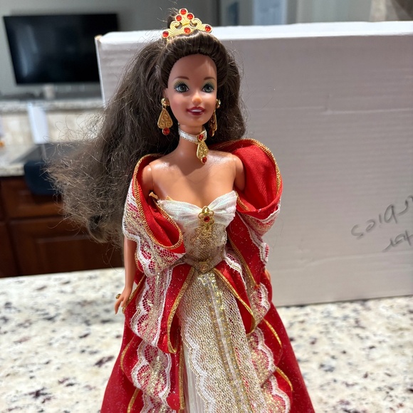 Barbie Happy Holidays Doll - Special Edition 10th Aniversary Hallmark 5th in Ser - Picture 1 of 2